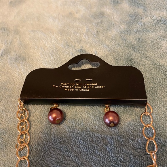 Beautiful Necklace with matching earrings - Picture 5 of 5